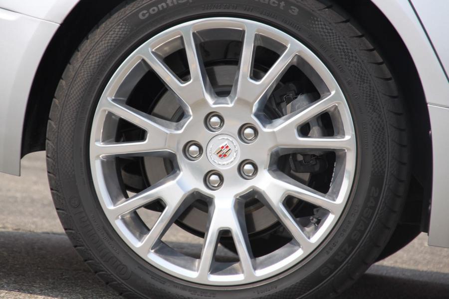  Cadillac CTS Sport Wagon 2010 года  (фото 48 из 53)